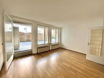 200m zum Bushof! Schicke Wohnung mit Terrasse und EBK, WG geeignet