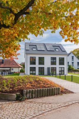 Exklusive Doppelhaushälfte zum Erstbezug // Neubau in Aystetten