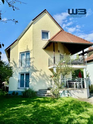 Großzügiges Mehrfamilienhaus mit 3 Wohnungen, Garten, Doppelgarage & 4 Stellplätzen in Top-Lage