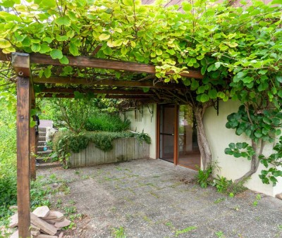 ::::Exklusive teilmöblierte 2,5 Zimmerwohnung
 mit romantischer Gartenterrasse:::