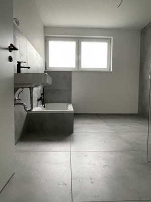 *Exklusives Immobilienangebot – Neubau 2025 | Erstbezug Erdgeschosswohnung mit Garten und Stellplatz