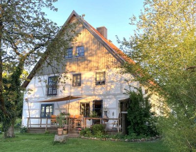 Ein wunderschönes Bauernhaus, ein traumhafte Grundstück mit einem  Blick in die weite, lichte Natur