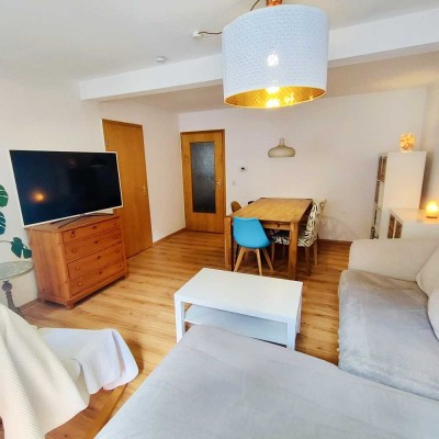 Helle 3,5-Zimmer DG-Whg mit EBK Seenah und zentral
