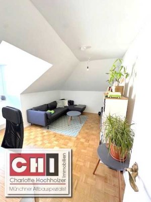 Mitten im Westend -  TOP sanierte 2  Zimmer  - Dachgeschoßwohnung mit Wohnküche