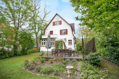 Stilvolles Wohnen in Bestlage: Jugendstilhaus direkt am Hengstbach