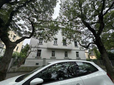 Ansprechende und vollst. renovierte 3-Raum-Hochparterre-Wohnung mit geh. Innenausstattung mit EBK