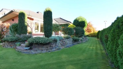 Bereich Fischteiche! Stilvoller Bungalow mit Einliegerwohnung, auf großem Grundstück!