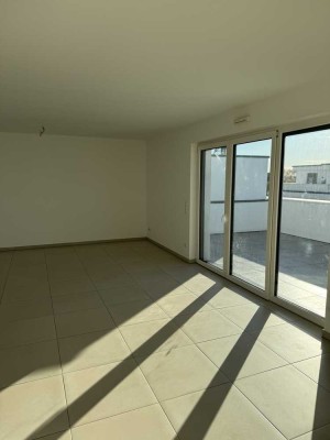 Traumhafte Dachgeschosswohnung mit 3-Seiten-Terrasse, Aufzug & Bad mit Wanne