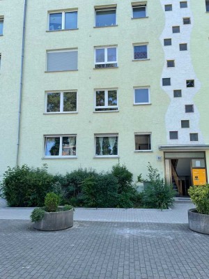 Ersteinzug nach Kernsanierung! Helle 3-Zi.-Wohnung, EBK & Balkon (Markise) in Hanau/Wolfgang