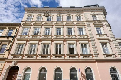 Charmante 2-Zimmer-Altbauwohnung in saniertem Jahrhundertwende-Haus