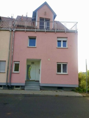 Geräumige Doppelhaushälfte in Kelsterbach – ruhig gelegen, gut angebunden