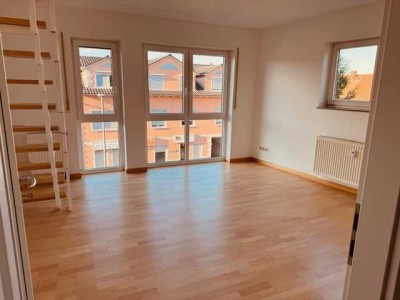 Geschmackvolle, vollst. renovierte 2-Raum-Maisonette-Wohnung mit geh. Innenausstattung in Bad Vilbel