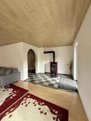 Schöne 4,5-Raum-Wohnung mit EBK, Balkon und Kaminofen in Pfaffenhofen