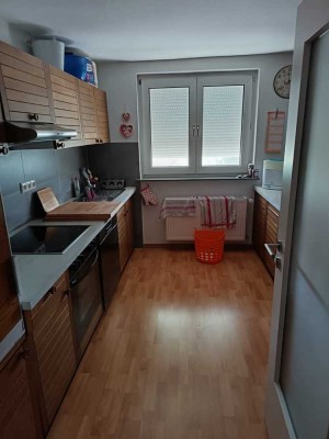 Freundliche und gepflegte 4-Raum-DG-Wohnung mit Balkon und EBK in Ingelheim am Rhein (Frei-Weinheim)