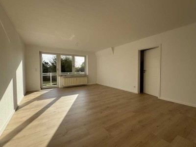 Reserviert: Erstbezug nach Renovierung: Wunderschöne 3-Zimmer-Wohnung mit Balkon in Cuxhaven (27476)