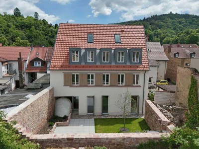 Moderne 4-Zi.-Neubauwohnung mit Garten, Terrasse & E-Ladestation – zentral & barrierefrei, KfW-55