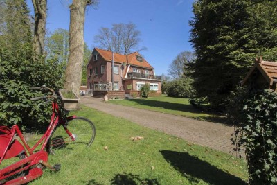 Grün!Großzügig!Gestaltbar! Zweifamilienhaus mit Parkcharakter in herrlicher Feldrandlage von Wingst