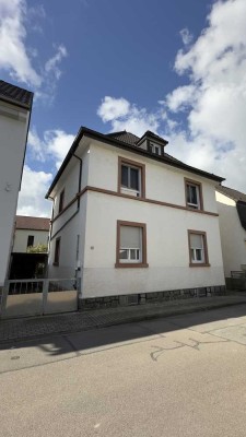 Freundliches Haus mit fünf Zimmern in Hemsbach