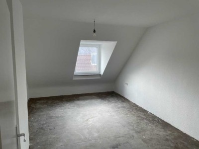 Renovierte 3- Zimmer Wohnung im DG