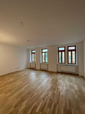 Helle 2-Zimmer Wohnung mit Balkon - Neu Saniert!