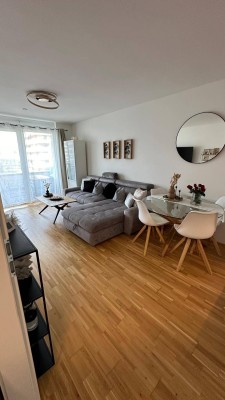 Stilvolle 2-Zimmer Wohnung mit Balkon, eigener Dachterrasse und Tiefgaragen-Stellplatz in der Green City Graz