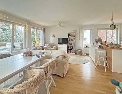 Lichtdurchflutete, große 3-Zimmer-Wohnung mit Dachterrasse und Balkon in Grünwald!!