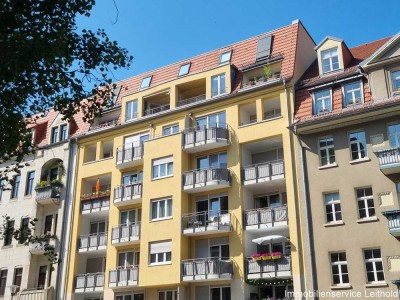 SCHICKE SINGLE-WOHNUNG MIT SONNIGEM BALKON!