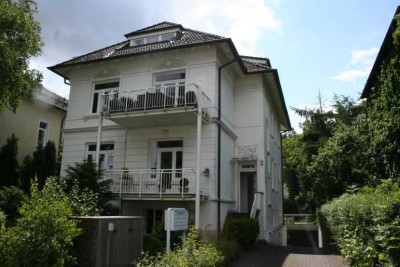Schöne 2-Zi. -Wohnung mit großem Balkon, Vollbad und EBK in Hamburg-Groß Flottbek
