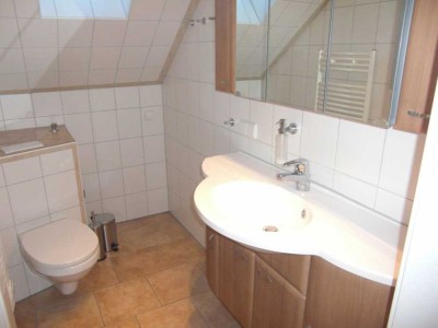 Schöne 2,5 Zi. Nichtraucher-DG-Wohnung mit EBK für 1-2 Erwachsene ohne Haustiere, ruhige Randlage