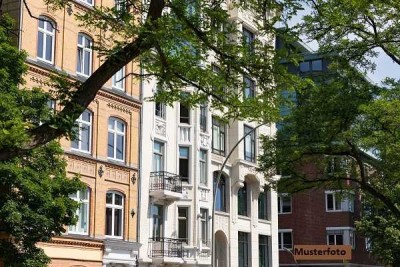 Wohn- und Geschäftshaus mit Anbau und Carport