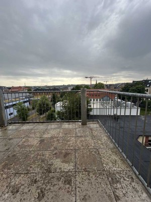 ++3-Zimmer-Wohnung im Dachgeschoss mit Einbauküche und  Parkett++