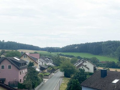 Sanierungsbedürftige Dachwohnung mit riesiger Dachloggia und viel Platz für kreative Gestaltung