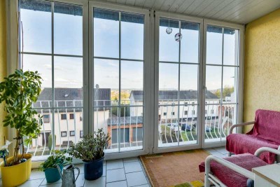 Zweifamilienhaus in Traumlage mit Blick über Schwandorf!
Großzügig, idyllisch und ruhig gelegen!