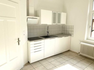 Renovierte Hochparterre Wohnung mit Einbauküche und Garagenstellplatz