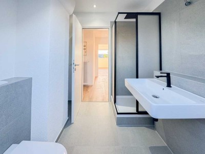 Stilvoll modernisierte Wohnung in saniertem, gepflegtem Wohnensemble – mit Balkon und Garage