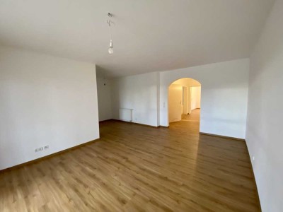 Exklusive 3,5-Zimmer-EG-Wohnung mit Einbauküche und Terrasse am Alterlanger See