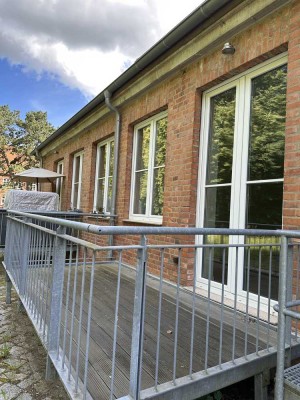 Sanierte 1-Raum-Wohnung mit Balkon, Parkplatz und Einbauküche am Lankower See