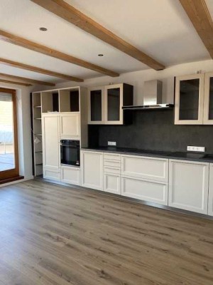 großzügige 8 Zimmer-Wohnung über 2 Etagen
