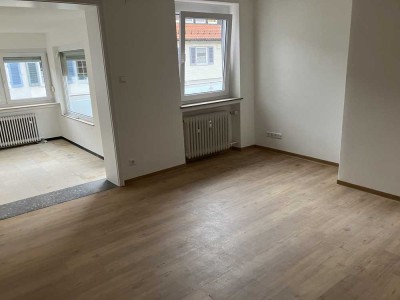 Modernisierte 4,5-Zimmer-Wohnung mit EBK, großer Terrasse & Garage