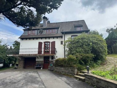 Freistehendes EFH im Landhausstil mit tollem Grundstück