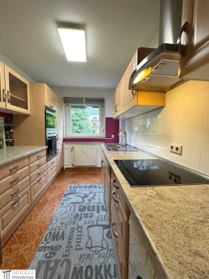 Ihr neues Zuhause in Böblingen: Helle 3-Zimmer-Wohnung mit großzügiger Küche und zwei Balkonen!