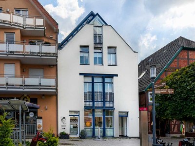 WOHNEN IN DER INNENSTADT MIT FREIEM BLICK AUF DEN MARKTPLATZ - RENOVIERTE WOHNUNG MIT EINBAUKÜCHE