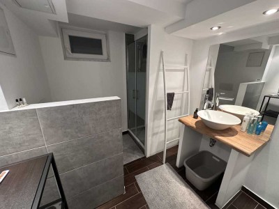 Studenten aufgepasst ! Voll möbilierte, gemütliche Souterrainwohnung ab 1.1.2026 !