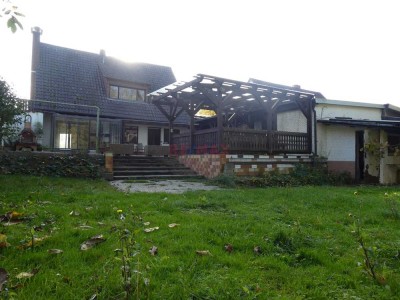 Freistehendes Familiennest mit Garage direkt am Waldpark