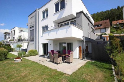 Moderne und hochwertige Doppelhaushälfte mit Kamin, Ankleide, Garage und tollem Ausblick