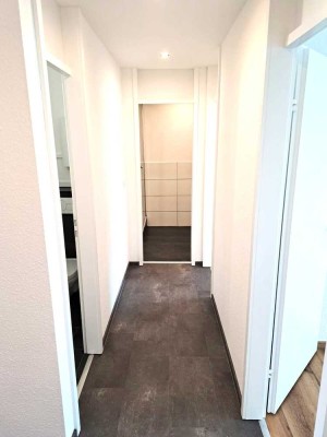 Erstbezug nach Renovierung! Barrierefrei zugängliche 3,5-Zimmer-EG-Wohnung, EBK, Garage, Balkon