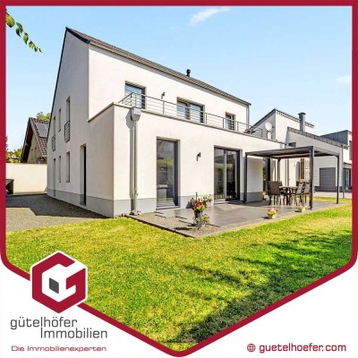 Neuwertig und bezugsfrei! Stilvolles Zweifamilienhaus für Generationen mit 2 Einbauküchen und Garage