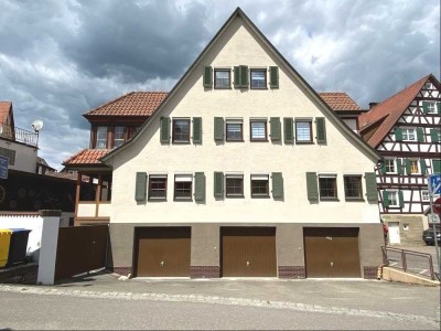 Familiengerechte Wohnung mit 2 Balkonen und Einzelgarage