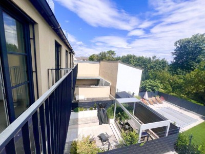 Neuer Preis! Nur mehr 3 Häuser verfügbar! Erstbezug-Haus im Zentrum von Perchtoldsdorf mit Lift, großzügigen Freiflächen und 2 Garagenstellplätzen.