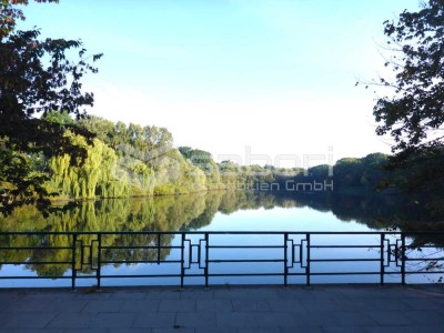 Moderne Maisonette-Wohnung mit Penthouse-Feeling direkt am Teich